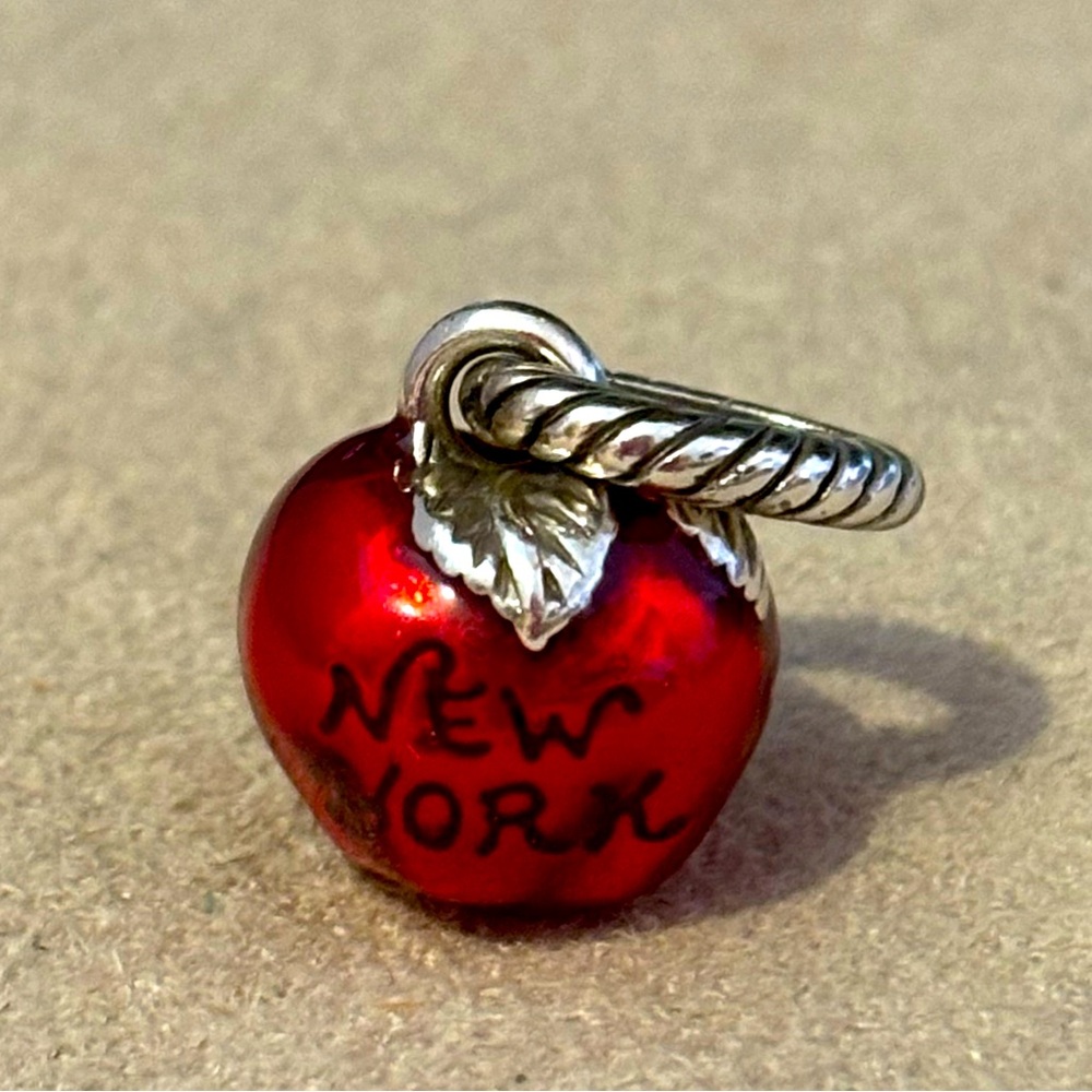 Price⤵️ 🆕 Brighton New York Big Apple charm in red from the States Collection
